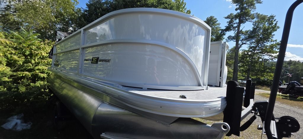 2027 Sun Tracker PB 16 DLX in raymond ME