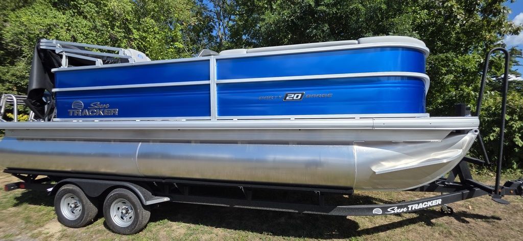 2026 Sun Tracker PB 20 DLX in raymond ME