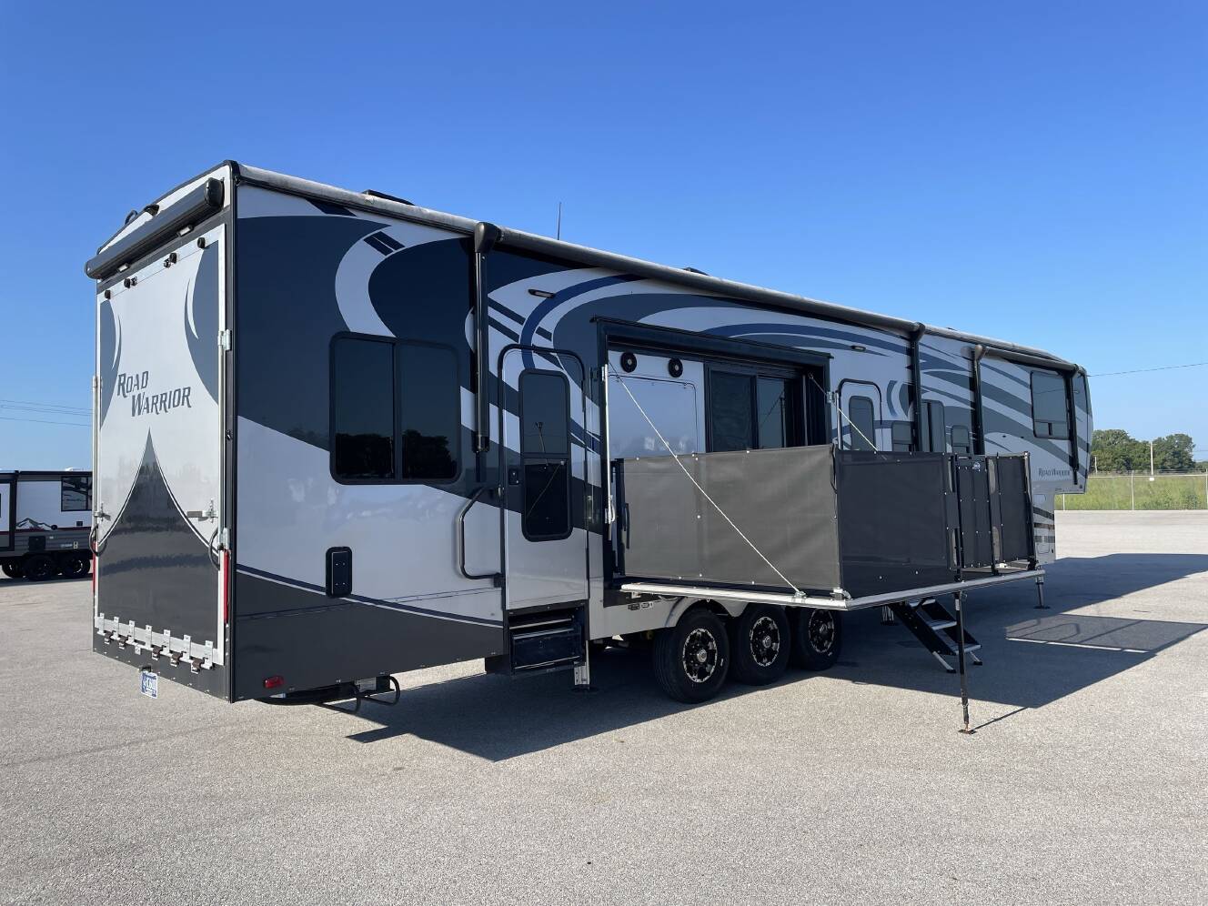 A photo of this 2018 Heartland ROAD WARRIOR 427