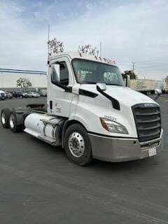 2020 FREIGHTLINER CASCADIA 116 in Los Angeles, CA