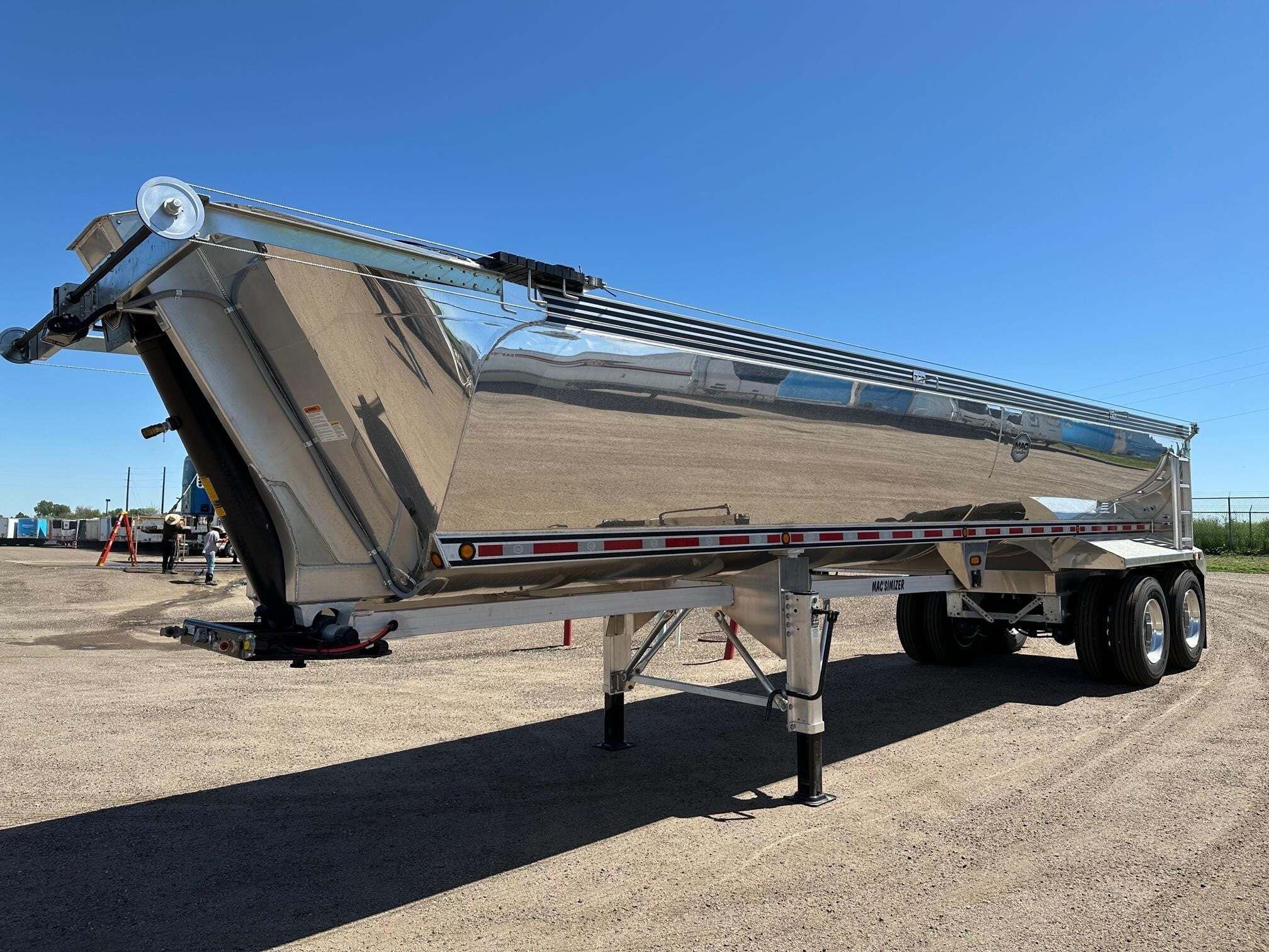 2026 MAC TRAILER MFG 35' MAC MACSIMISER HALF ROUND ALUMINUM END DUMP, L in Henderson, CO