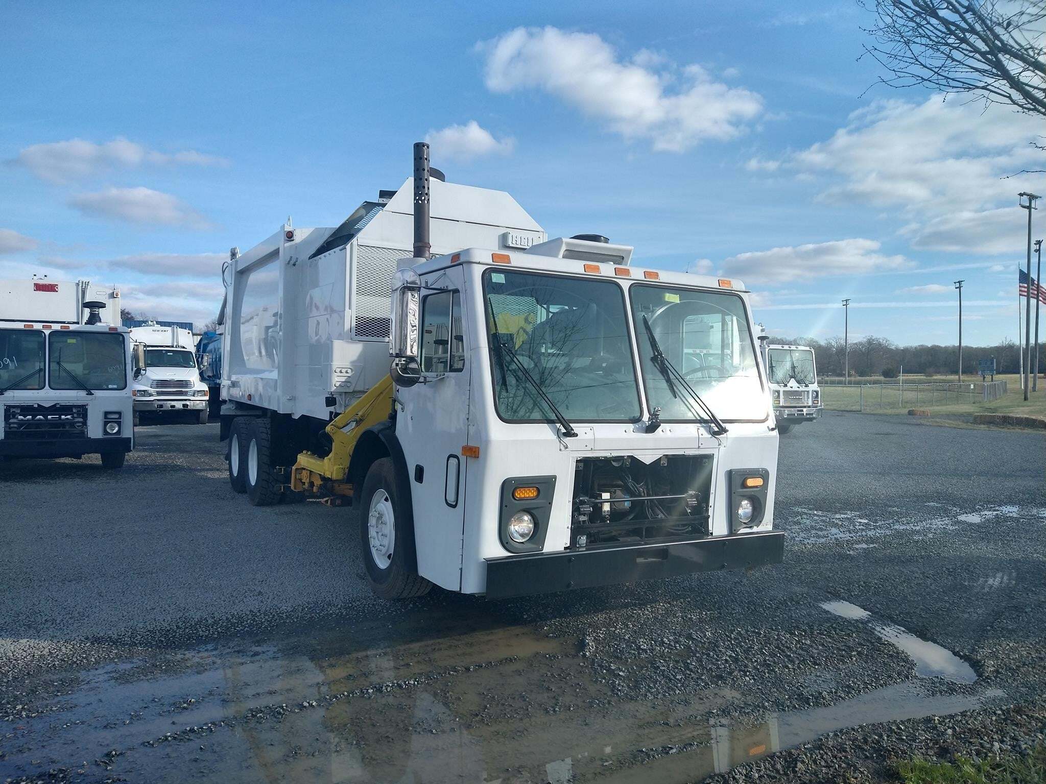 2009 MACK LEU613 in Bealeton, VA