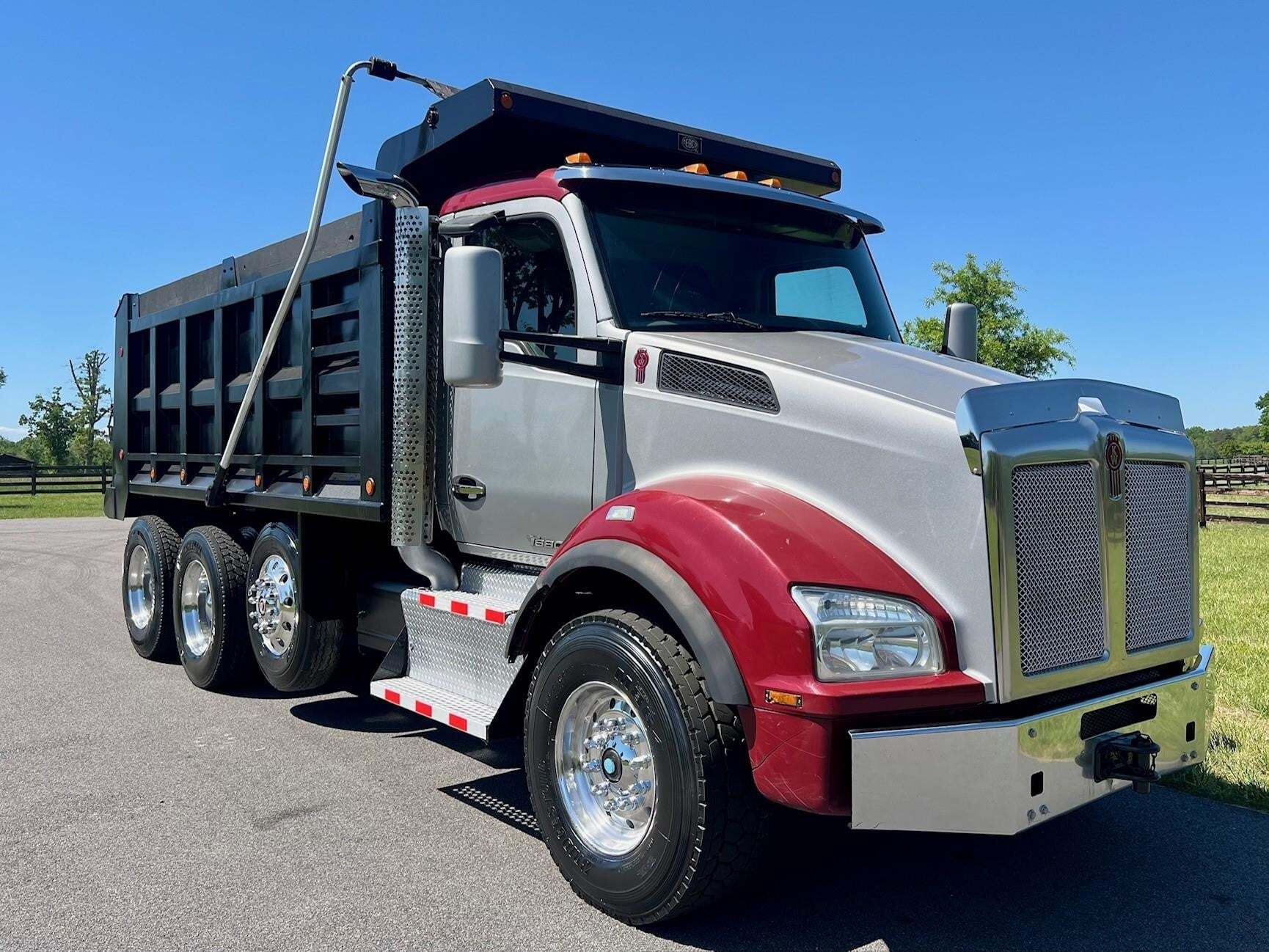 2017 KENWORTH T880 in Chatham, VA