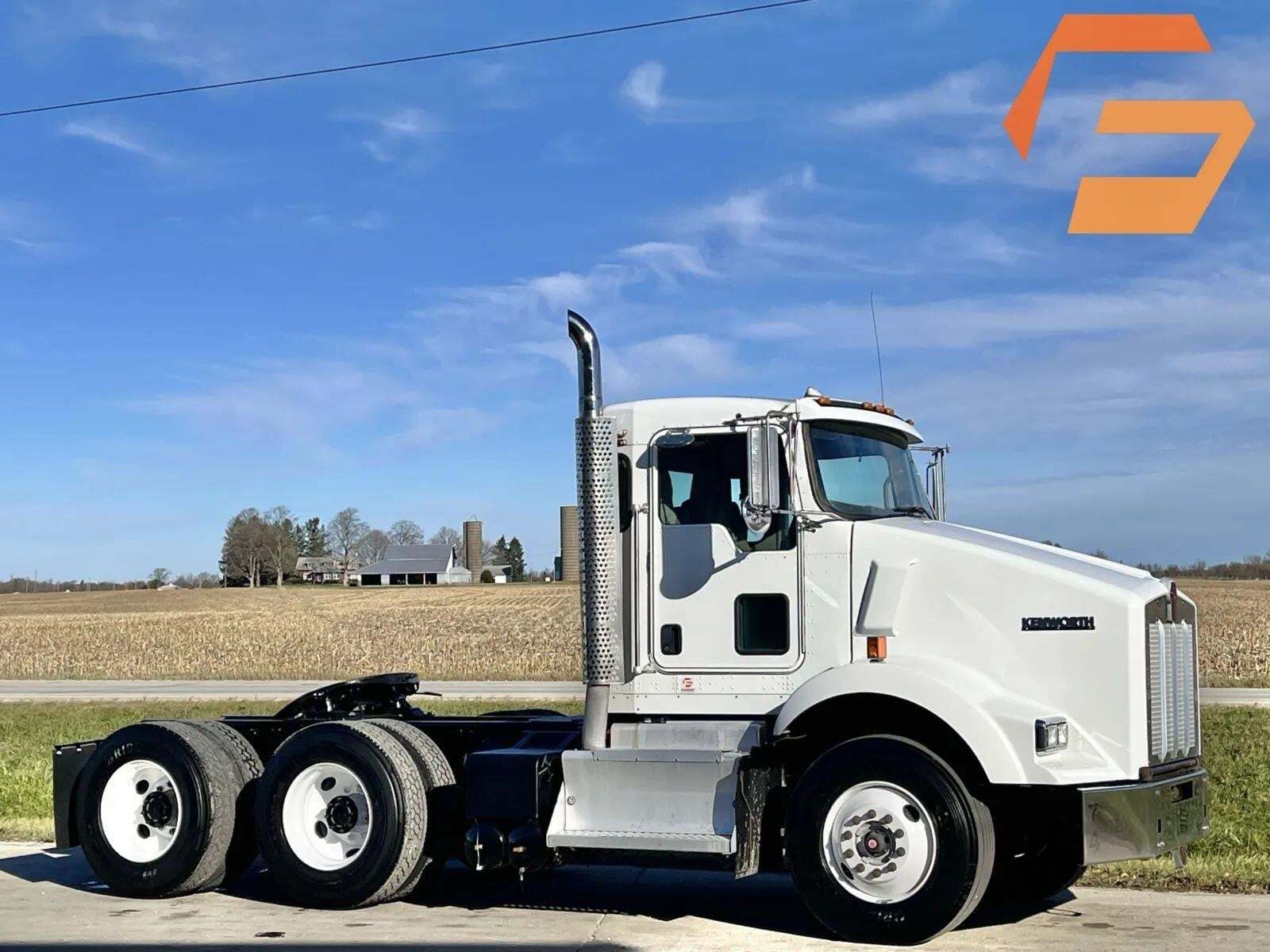 2011 KENWORTH T800 in New Lenox, IL