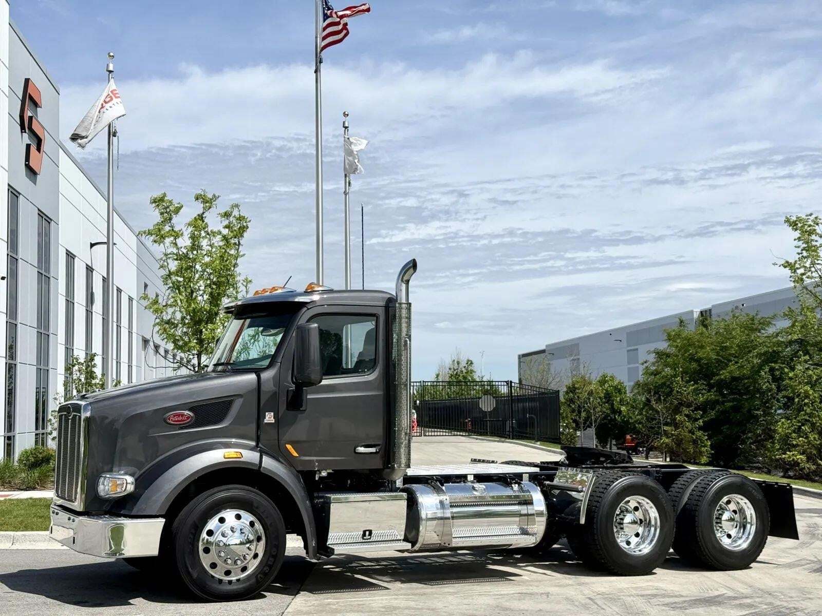 2022 PETERBILT 567 in New Lenox, IL