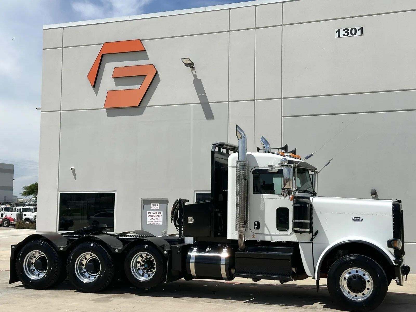 2022 PETERBILT 389 in Hutchins, TX