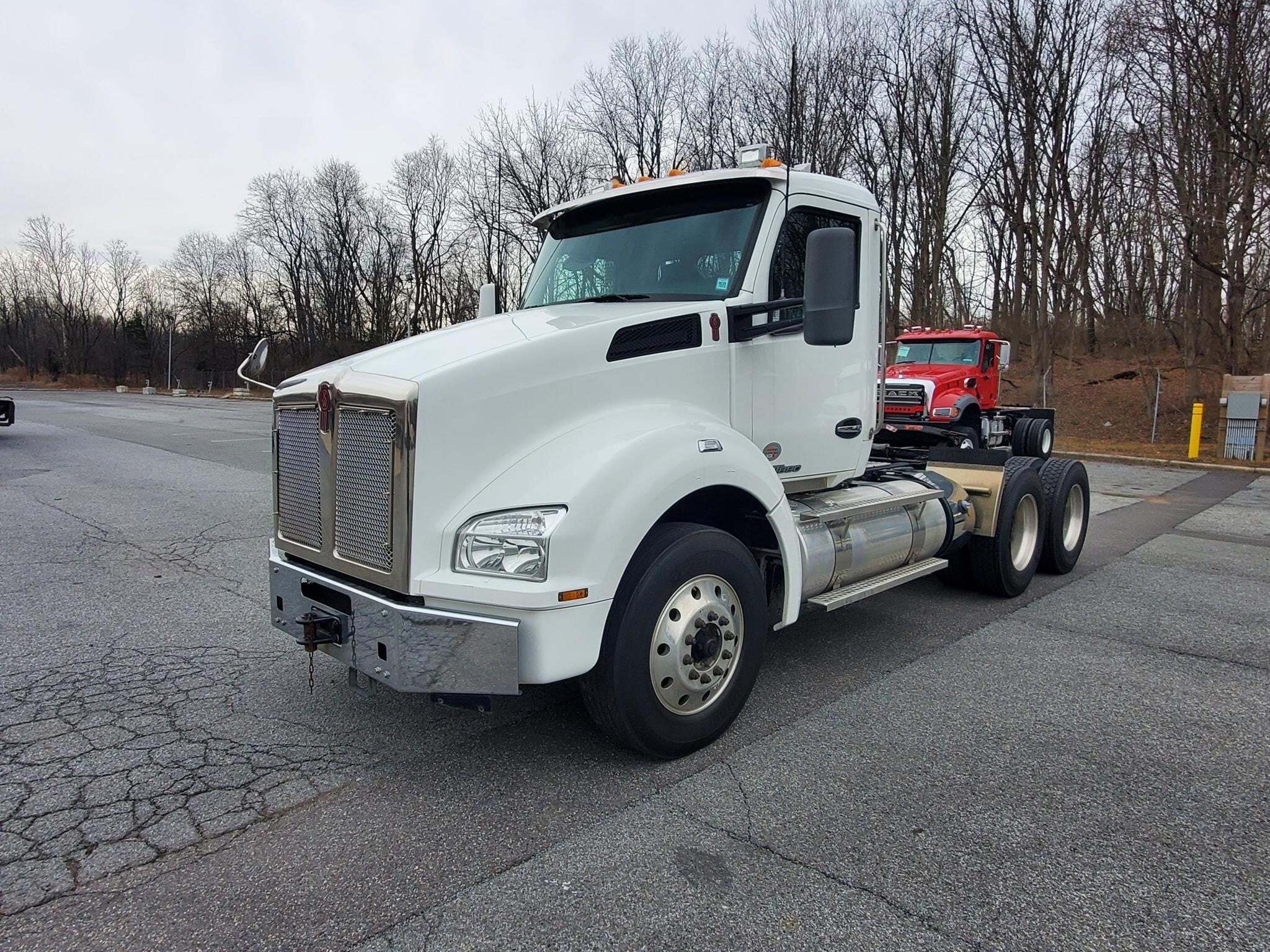 2020 KENWORTH T880 in Montgomery, NY