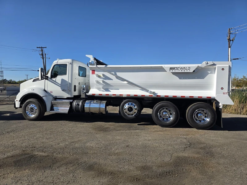 2022 KENWORTH T880