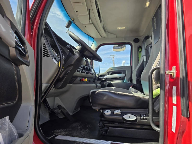 2022 KENWORTH T880