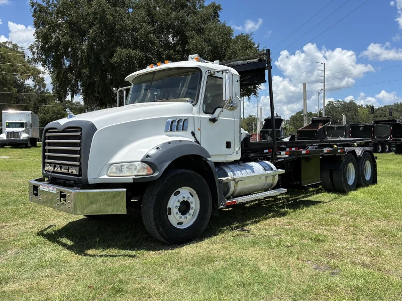 2012 MACK GRANITE GU813