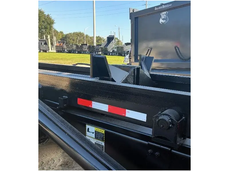 2012 MACK GRANITE GU813