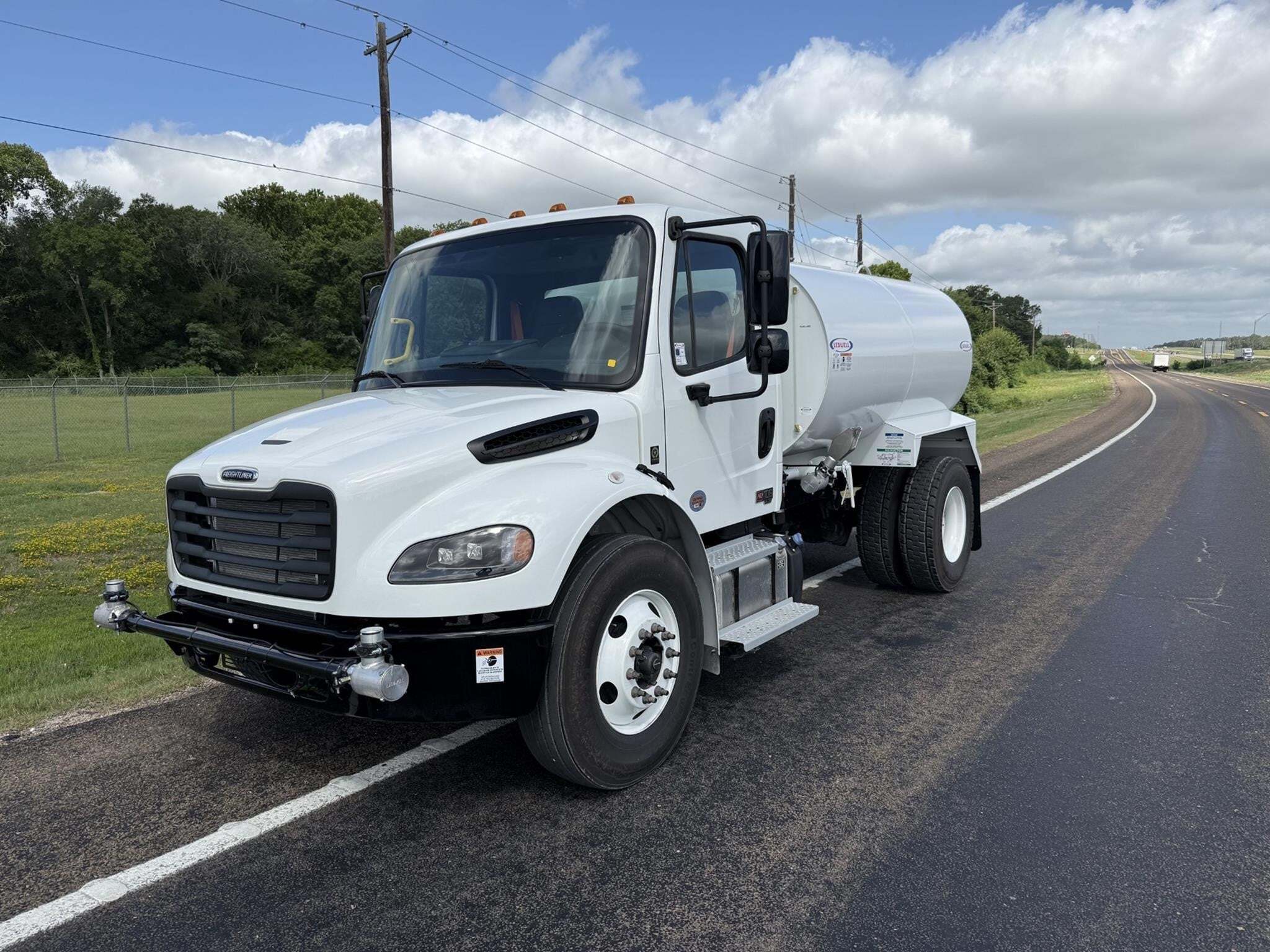 2027 FREIGHTLINER BUSINESS CLASS M2 106 in Bryan, TX