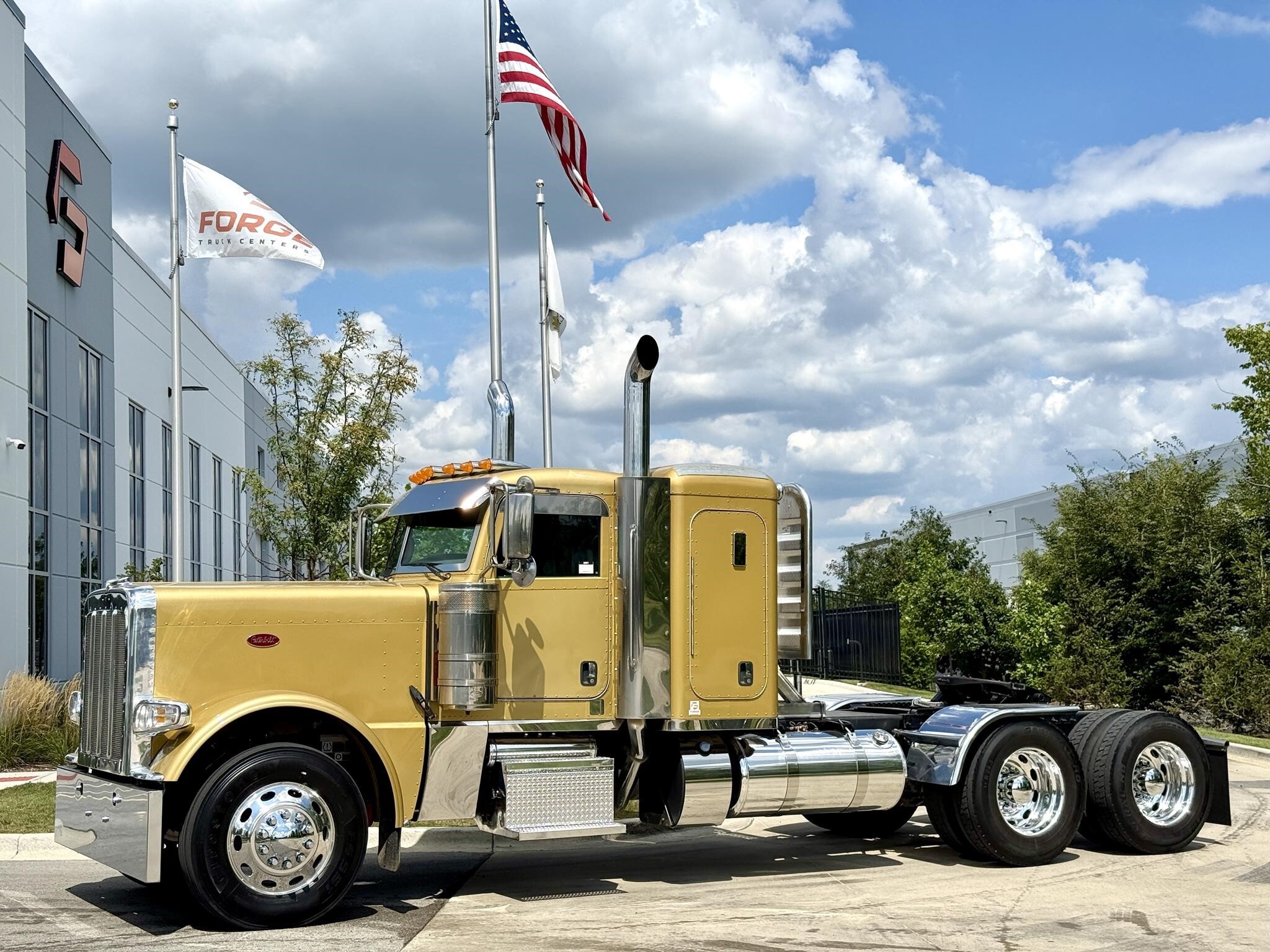2022 PETERBILT 389 in New Lenox, IL