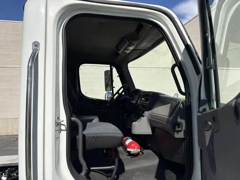 2015 FREIGHTLINER BUSINESS CLASS M2 106
