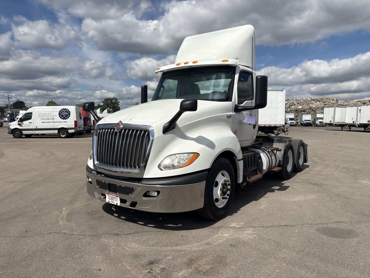 2019 INTERNATIONAL LT625 DAYCAB T/A in Taylor, MI