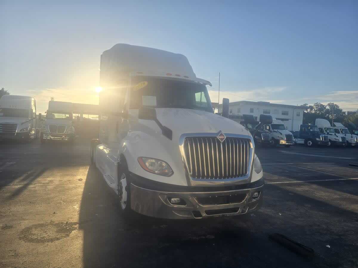 2018 INTERNATIONAL LT625 SLPR CAB in Tampa, FL