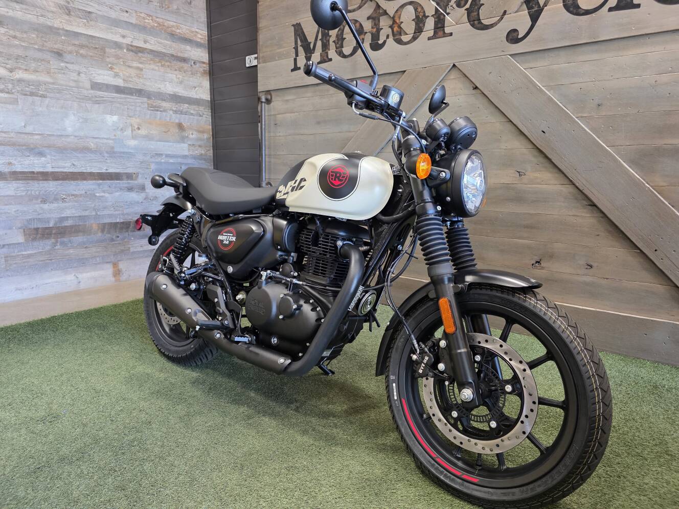 A photo of this 2027 Royal Enfield HUNTER 350