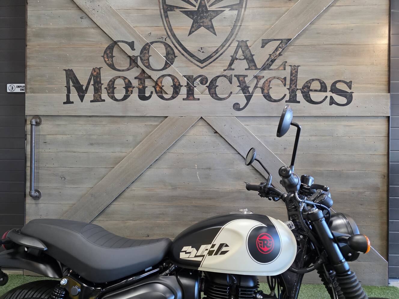 A photo of this 2027 Royal Enfield HUNTER 350