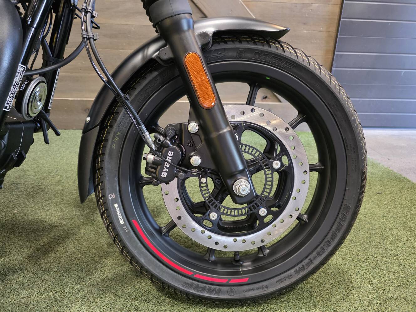 A photo of this 2027 Royal Enfield HUNTER 350