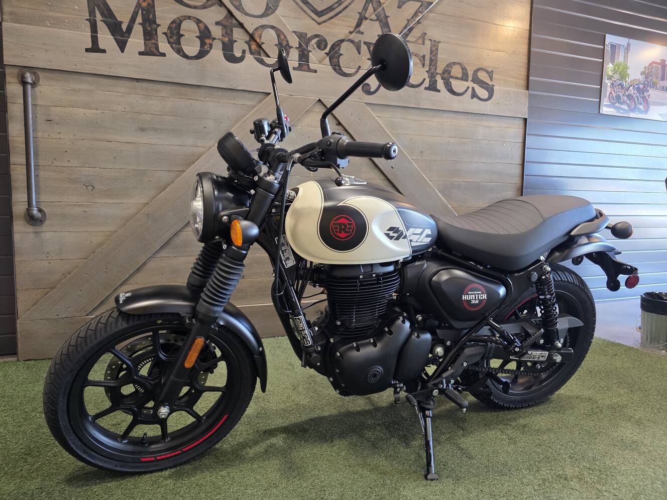 A photo of this 2027 Royal Enfield HUNTER 350