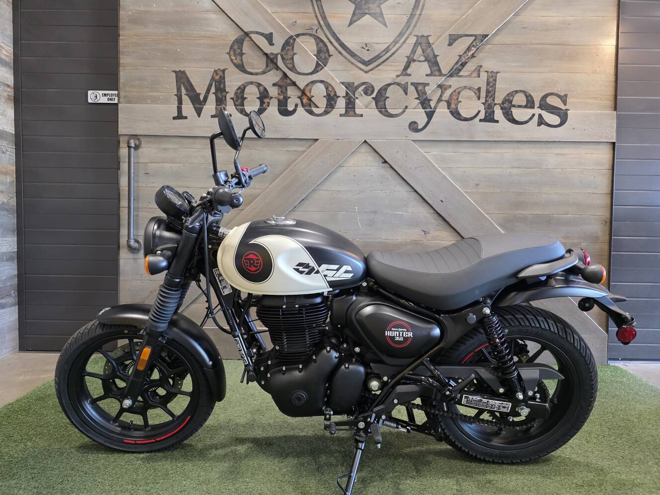 A photo of this 2027 Royal Enfield HUNTER 350
