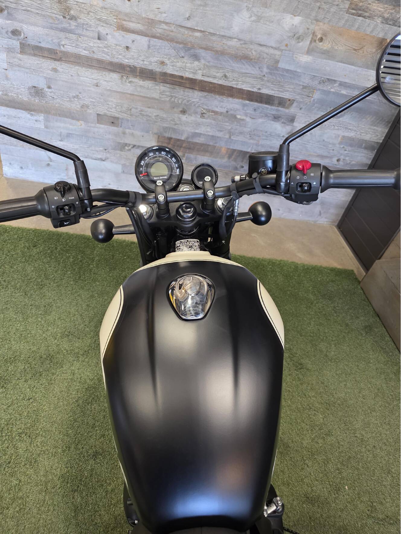 A photo of this 2027 Royal Enfield HUNTER 350