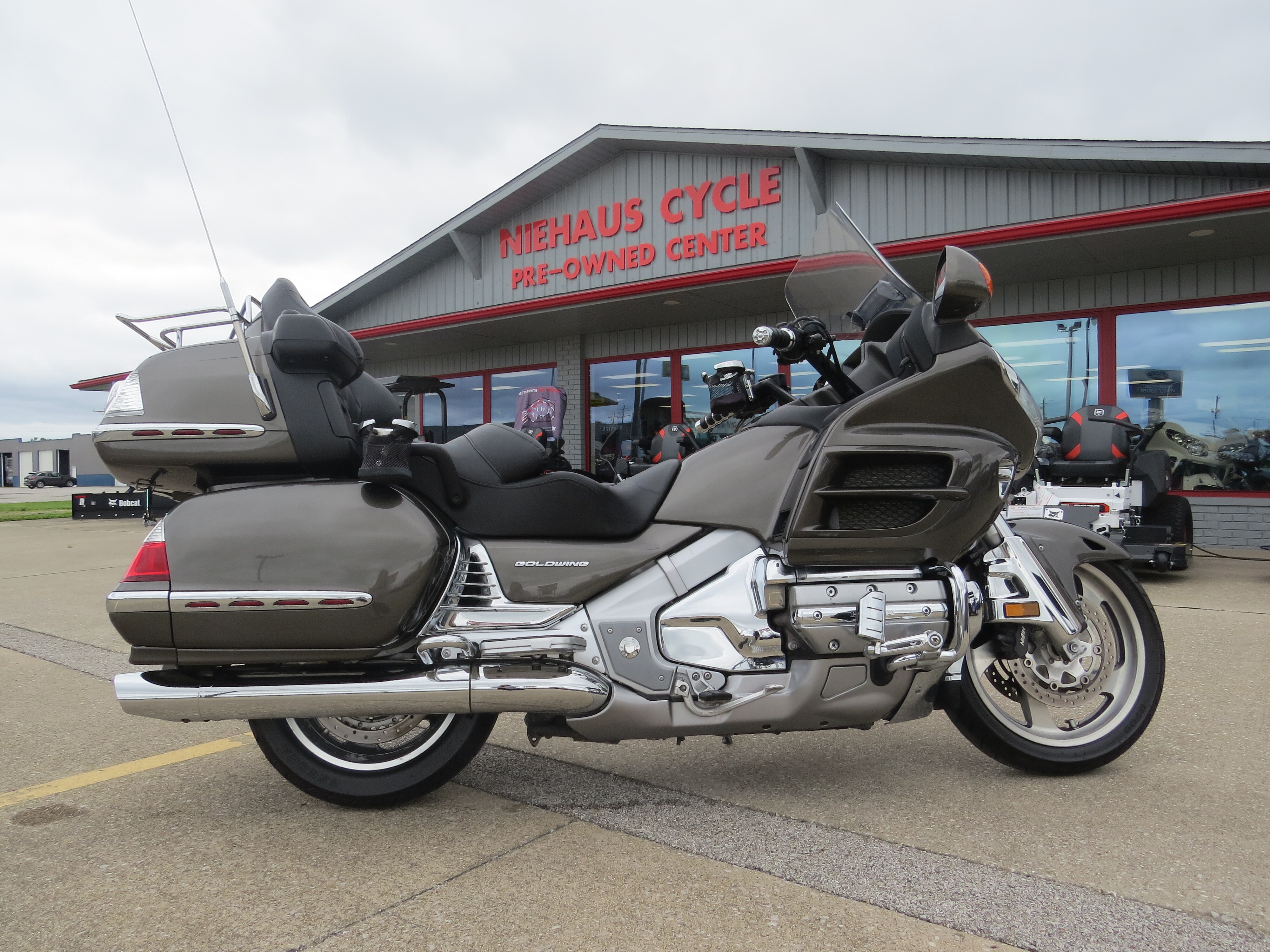 2010 Honda GOLD WING PREMIUM AU BASE in Litchfield, IL