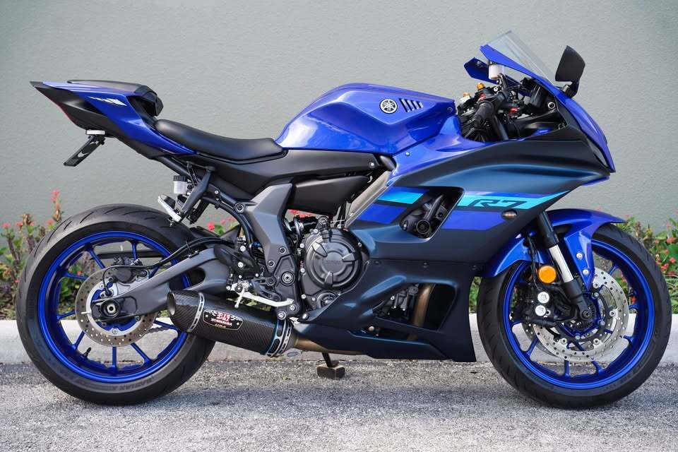 2024 Yamaha YZF R7 Sportbike motorcycle