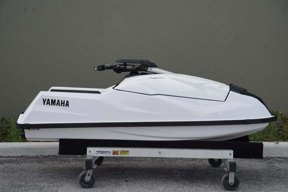 2023 Yamaha SUPERJET 4T BASE in north miami beach FL