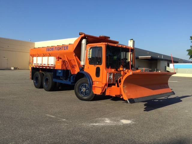 2001 MACK MR688S in Medford, NY