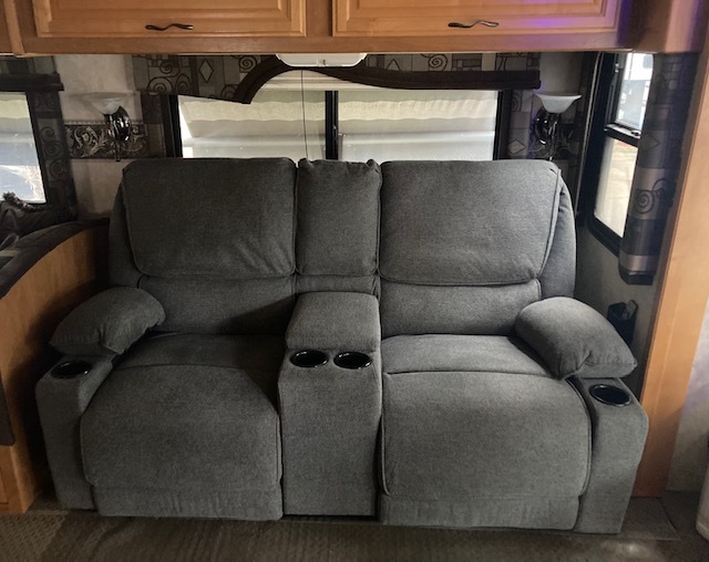 2005 Fleetwood DISCOVERY 39L in fernley NV