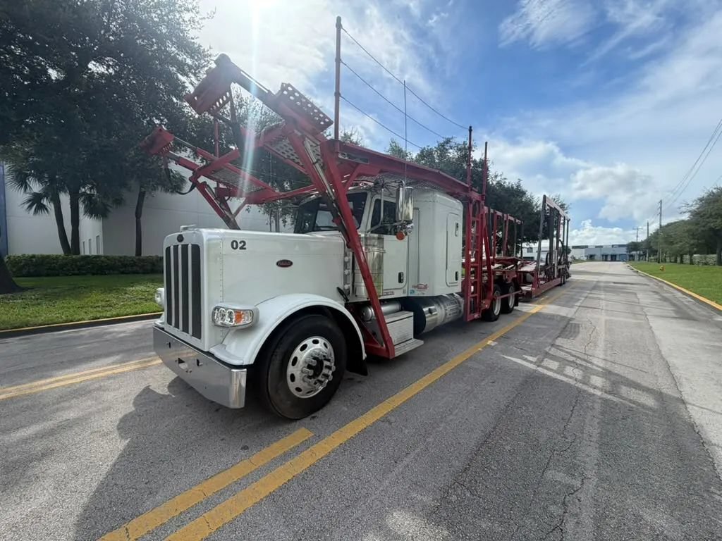2016 PETERBILT 389 in Miami, FL