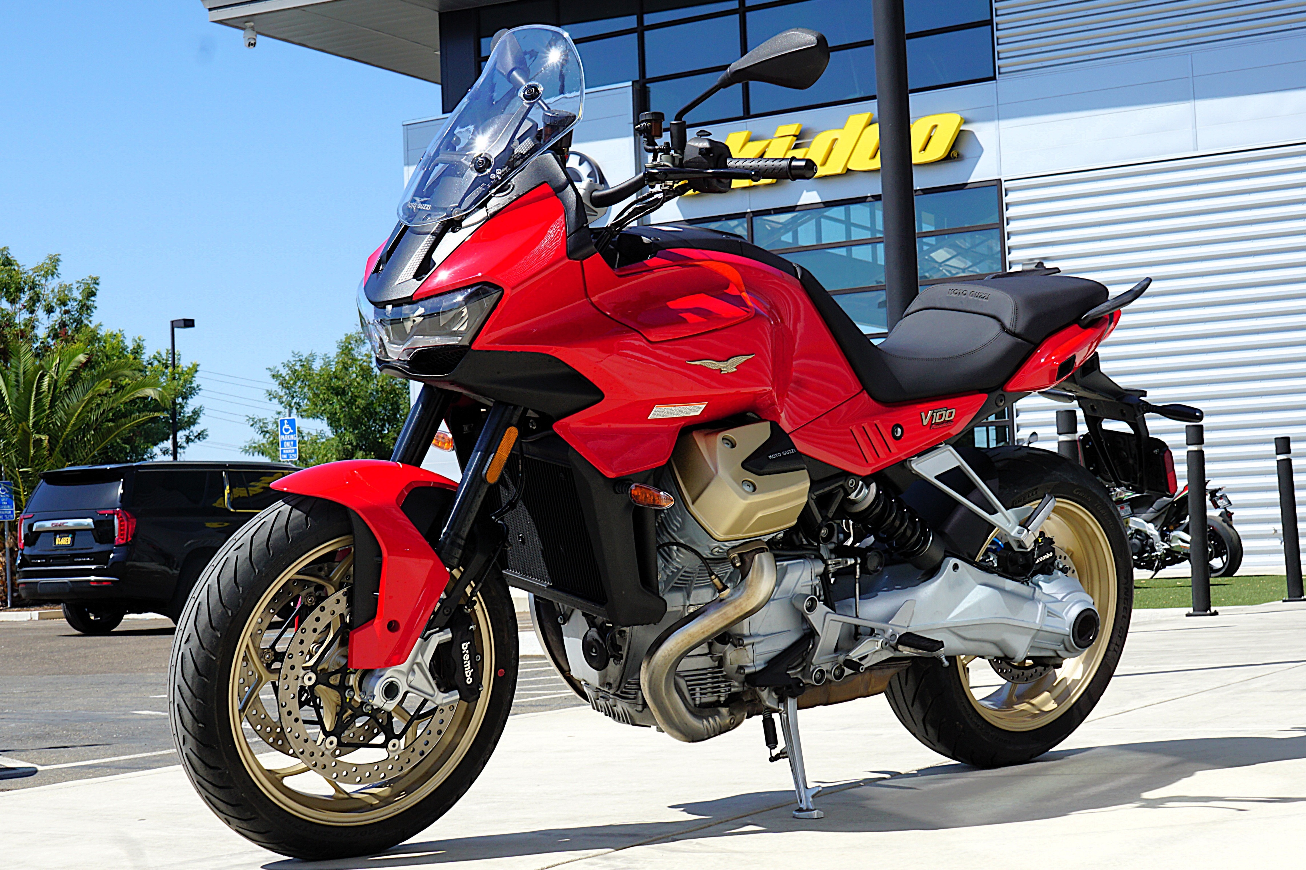 2023 Moto Guzzi V100 Mandello MANDELLO in Elk Grove, CA