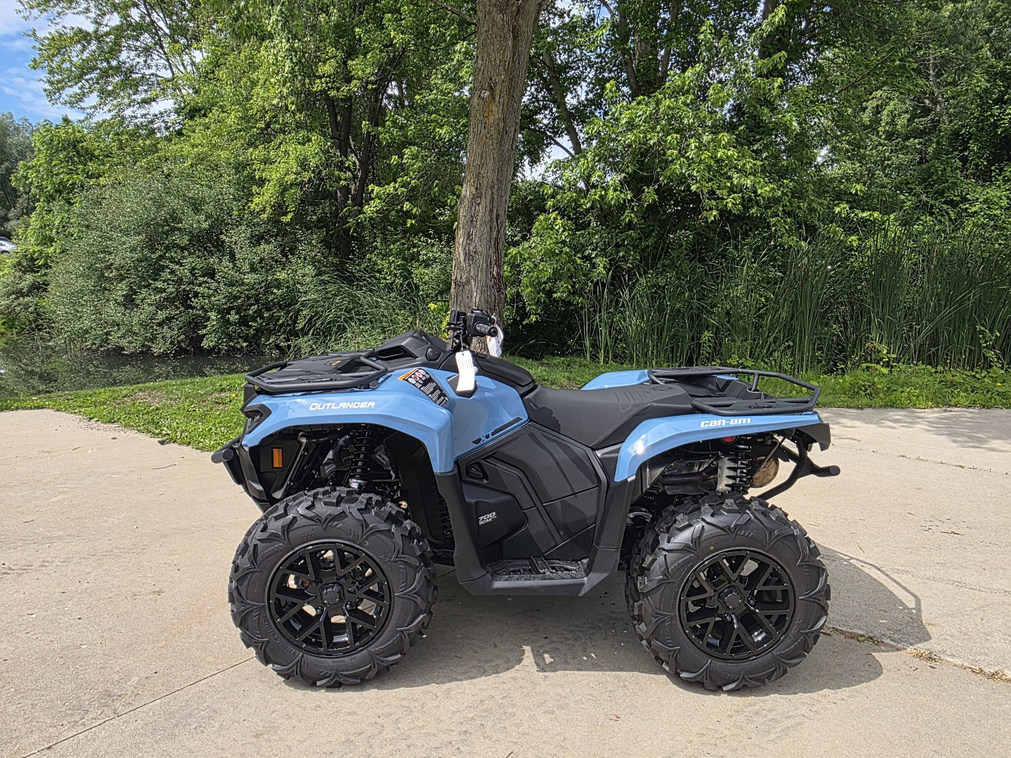 2026 Can-Am Outlander XT 700 in cement city MI