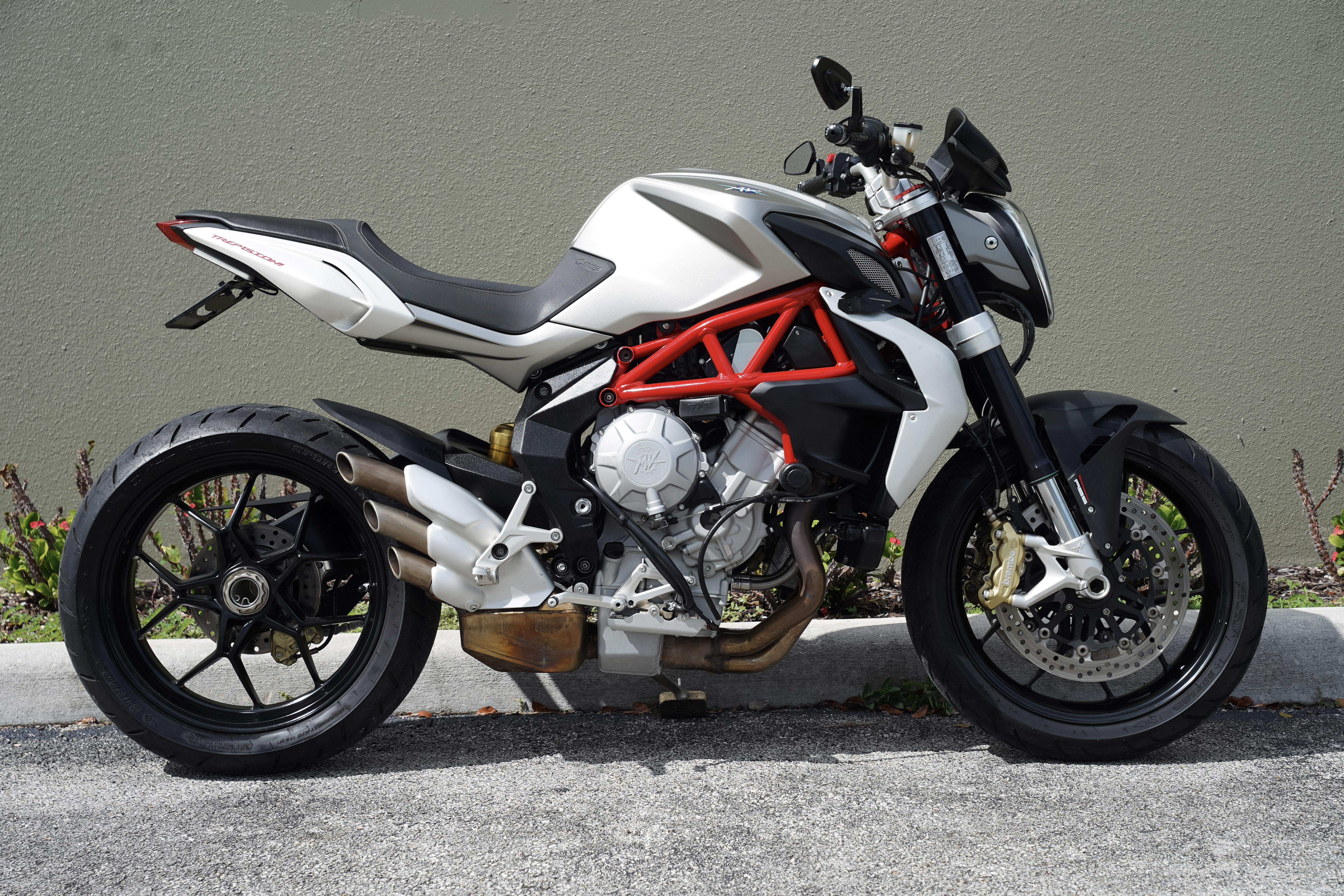 2014 Mv Agusta BRUTALE 800 Sportbike motorcycle
