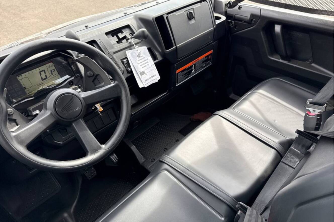 A photo of this 2026 Honda Pioneer 1000-5 Deluxe