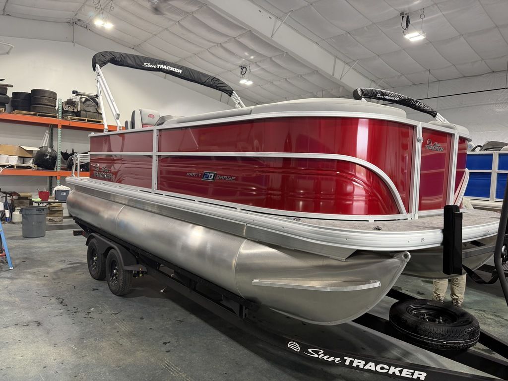 2027 Sun Tracker PB 20 DLX in holden ME
