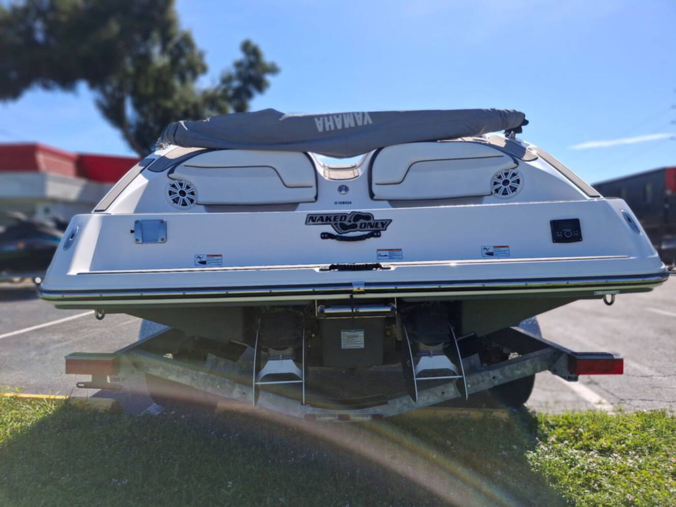 A photo of this 2016 Yamaha 212SS - Suede Gray - Galv.