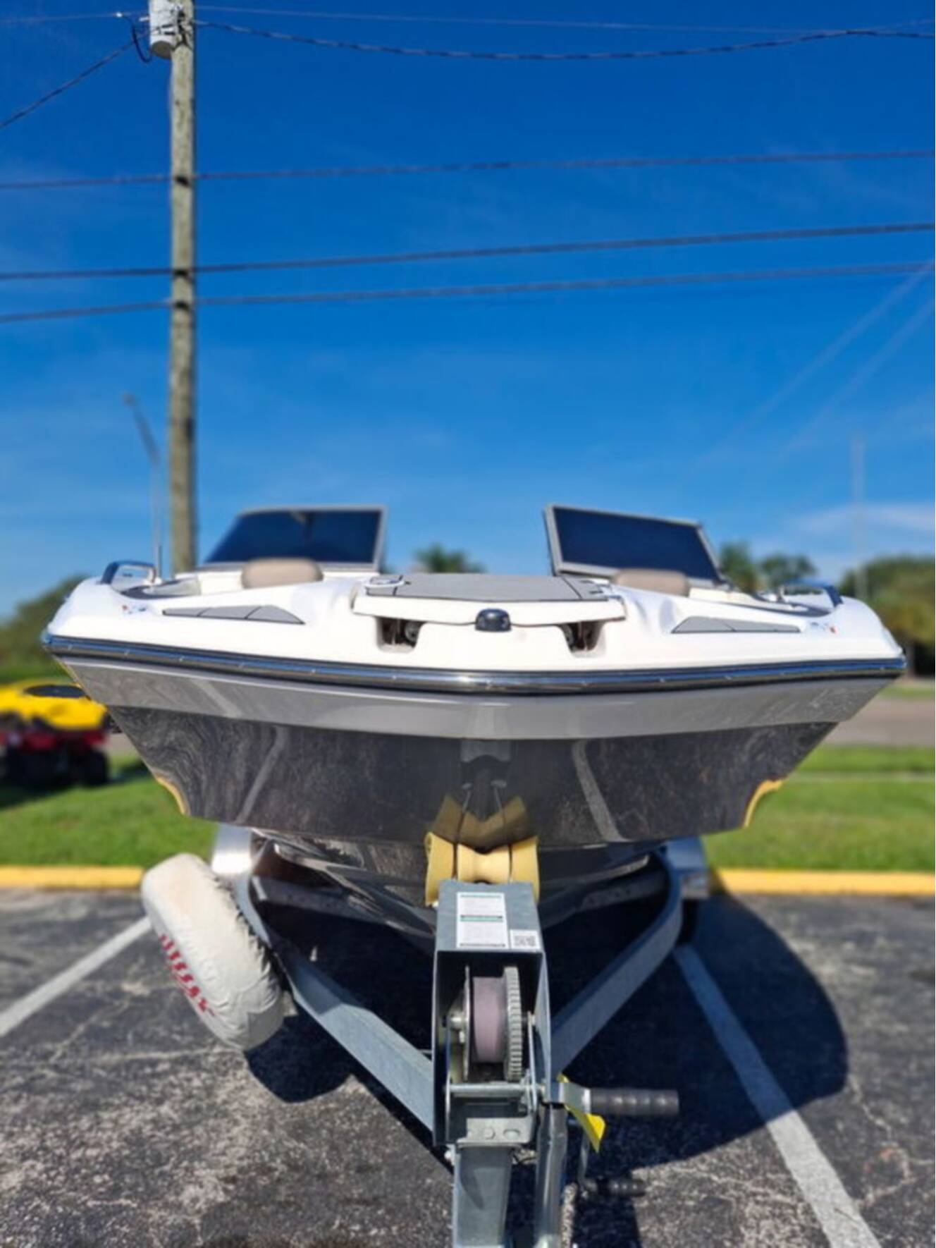 A photo of this 2016 Yamaha 212SS - Suede Gray - Galv.