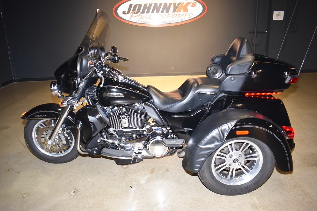 2017 Harley-Davidson® FLHTCUTG - Tri Glide® Ultra ULTRA CLASSIC in Elyria, OH