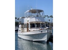 Time to Change Your Boating Style? 4 Types of Boats For Slowing Down image