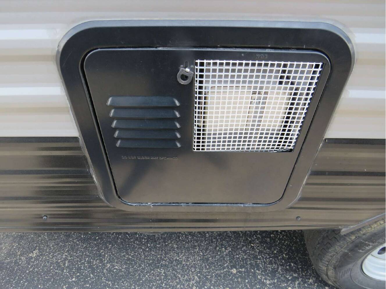 A photo of this 2023 Dutchmen COLEMAN LANTERN 17B