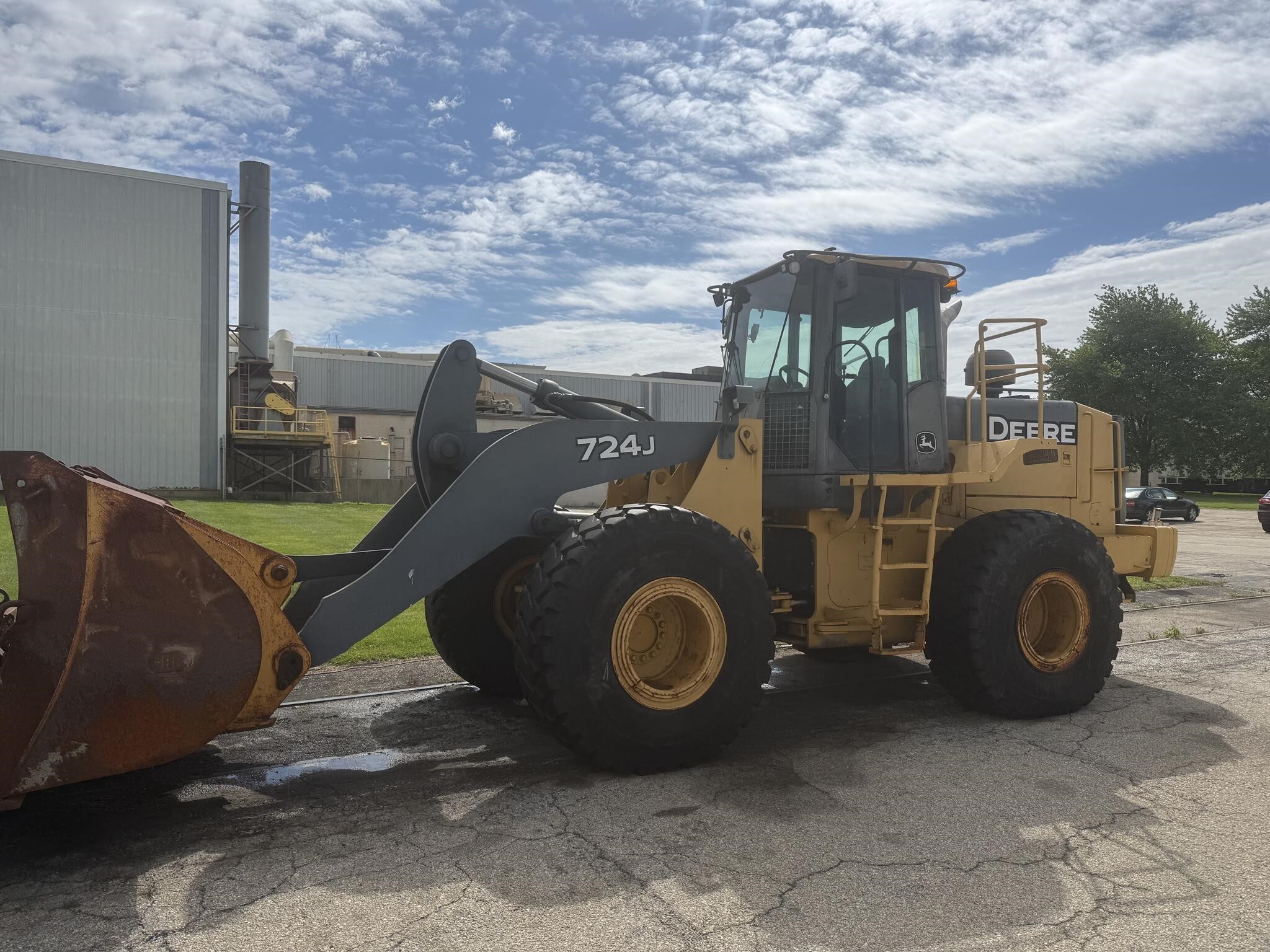 2008 DEERE 724J in Harrisburg, PA