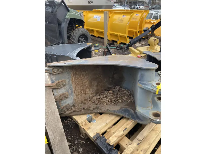 John Deere 20 inch bucket