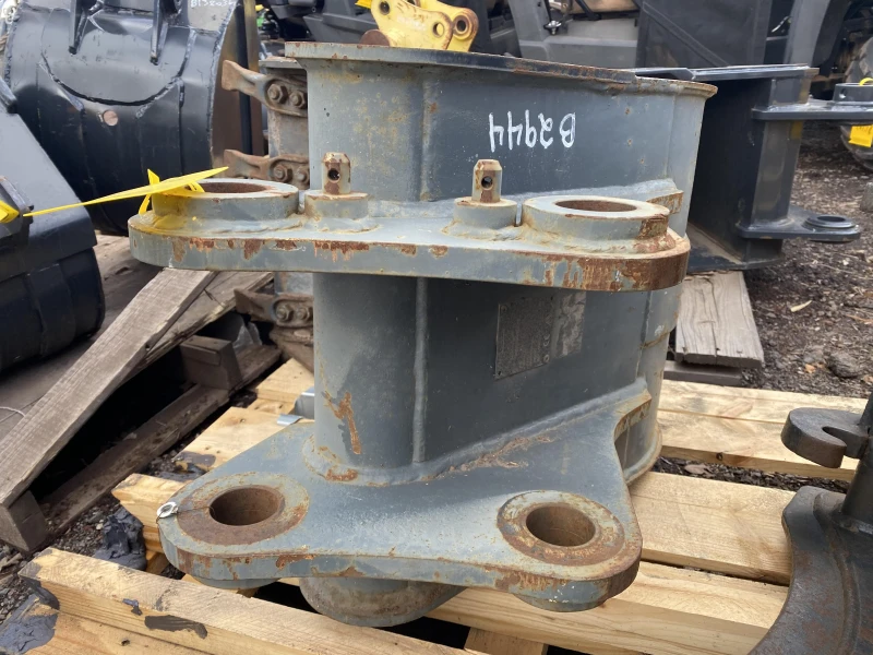 John Deere 20 inch bucket