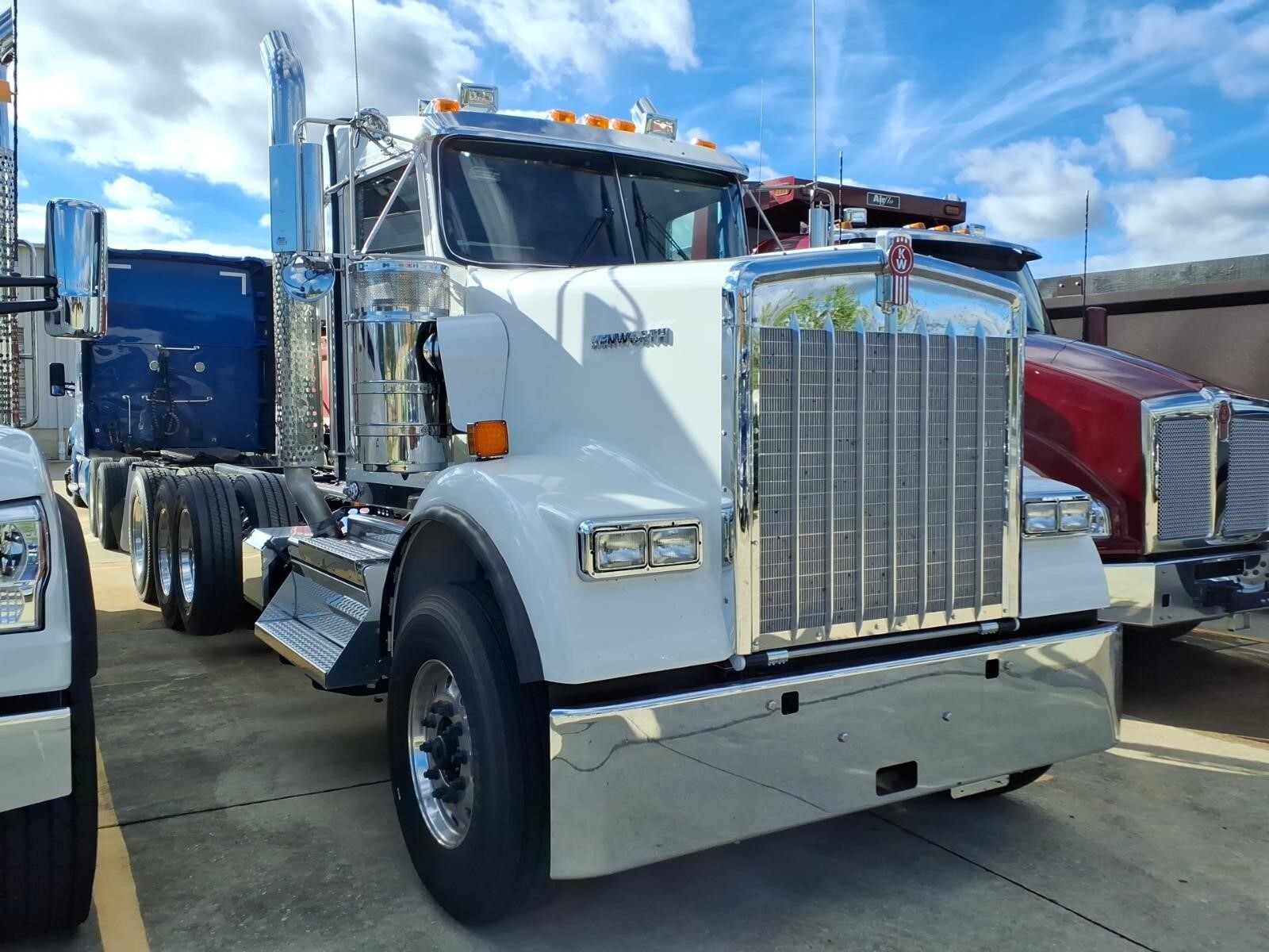 2027 KENWORTH W900 in Upper Marlboro, MD