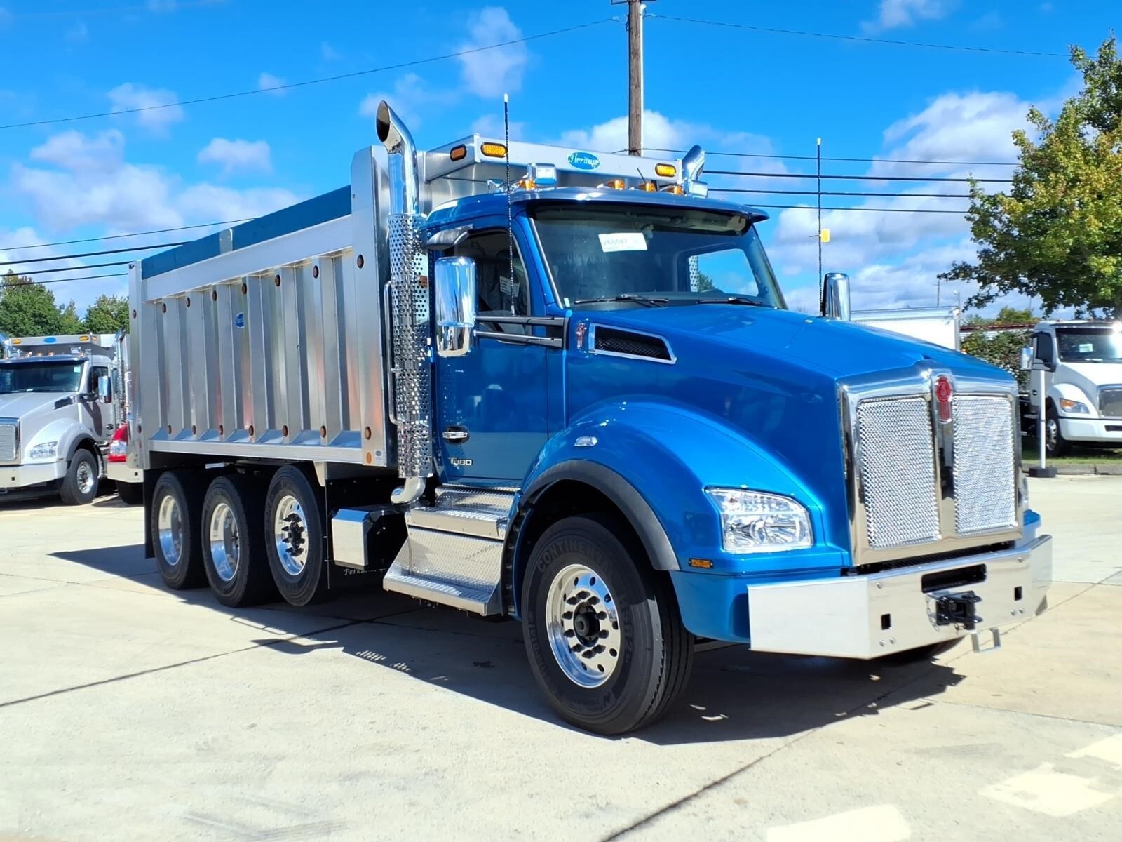 2027 KENWORTH T880 in Upper Marlboro, MD
