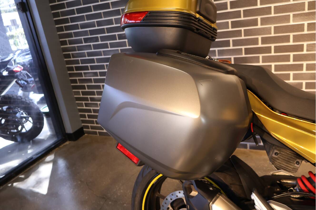 A photo of this 2021 BMW F 900 XR