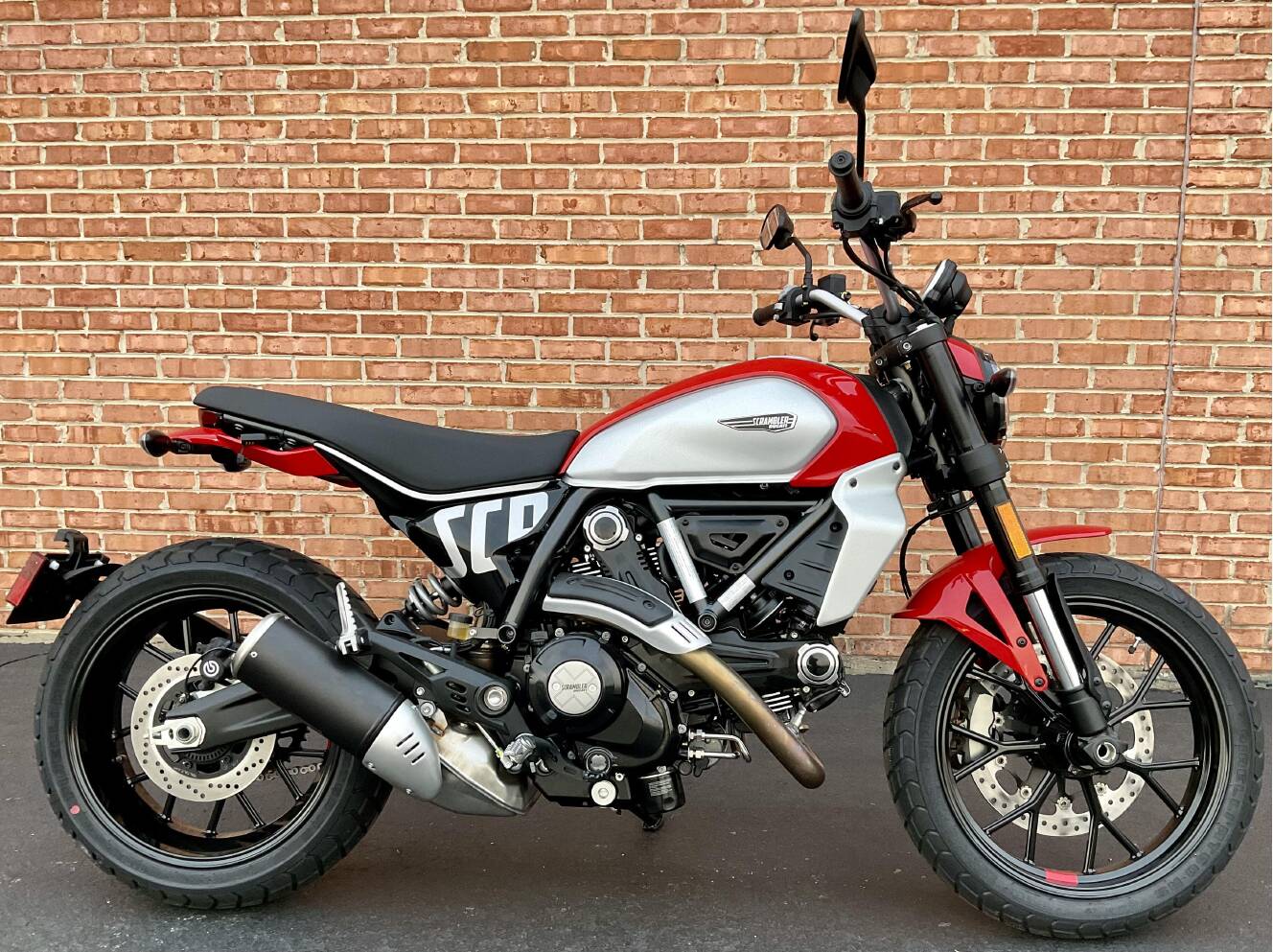 A photo of this 2025 Ducati Scrambler Icon