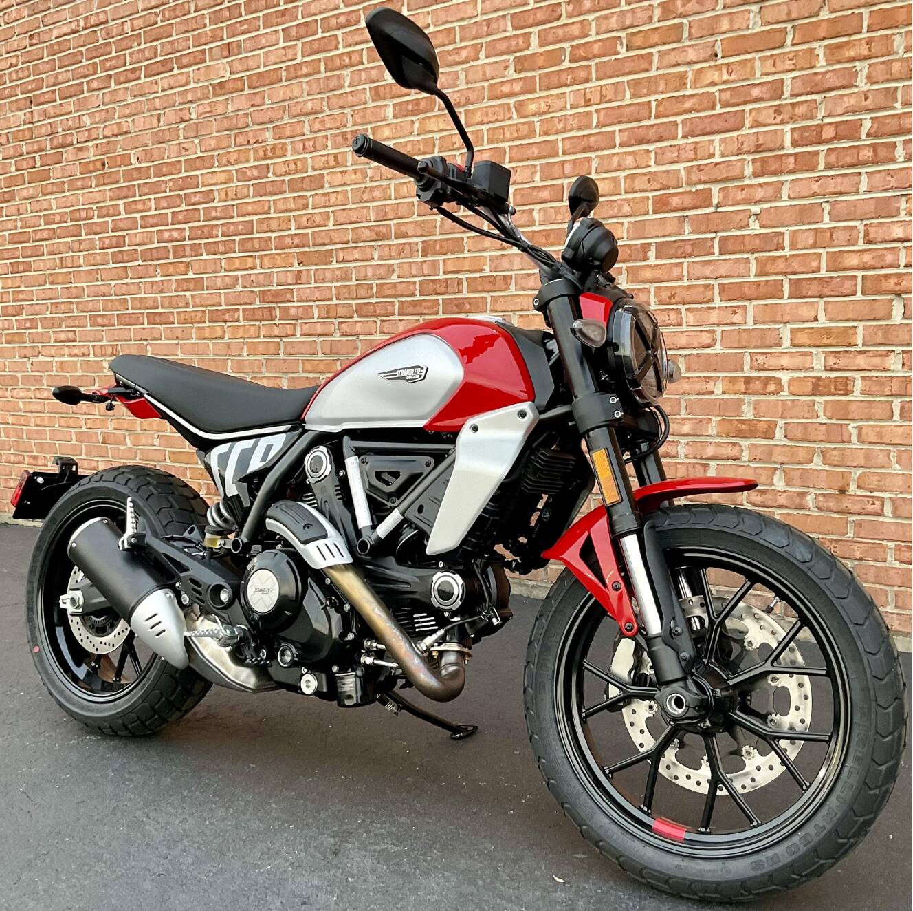 A photo of this 2025 Ducati Scrambler Icon